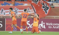 米兰体育馆-包含亚洲足球赛场上绝技频现，实力碰撞火花四溅的词条