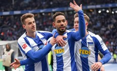 米兰体育登录入口-沙尔克04客场惨遭法兰克福重创，难逃失败命运的简单介绍