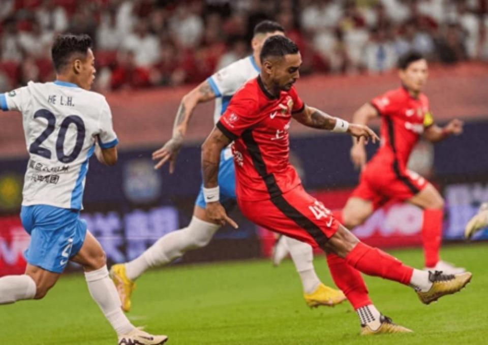 关于申花主场不敌恒大,中超榜首之争悬念重重的信息 关于申花主场不敌恒大,中超榜首之争悬念重重的信息