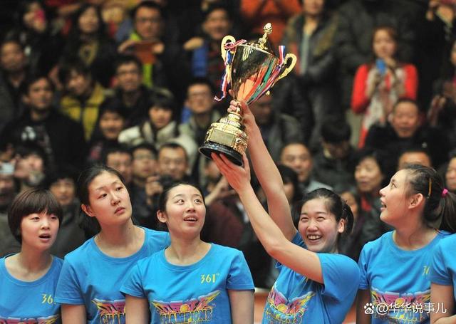 关于国际足球界女性运动员精湛球技赢得赞誉的信息 关于国际足球界女性运动员精湛球技赢得赞誉的信息