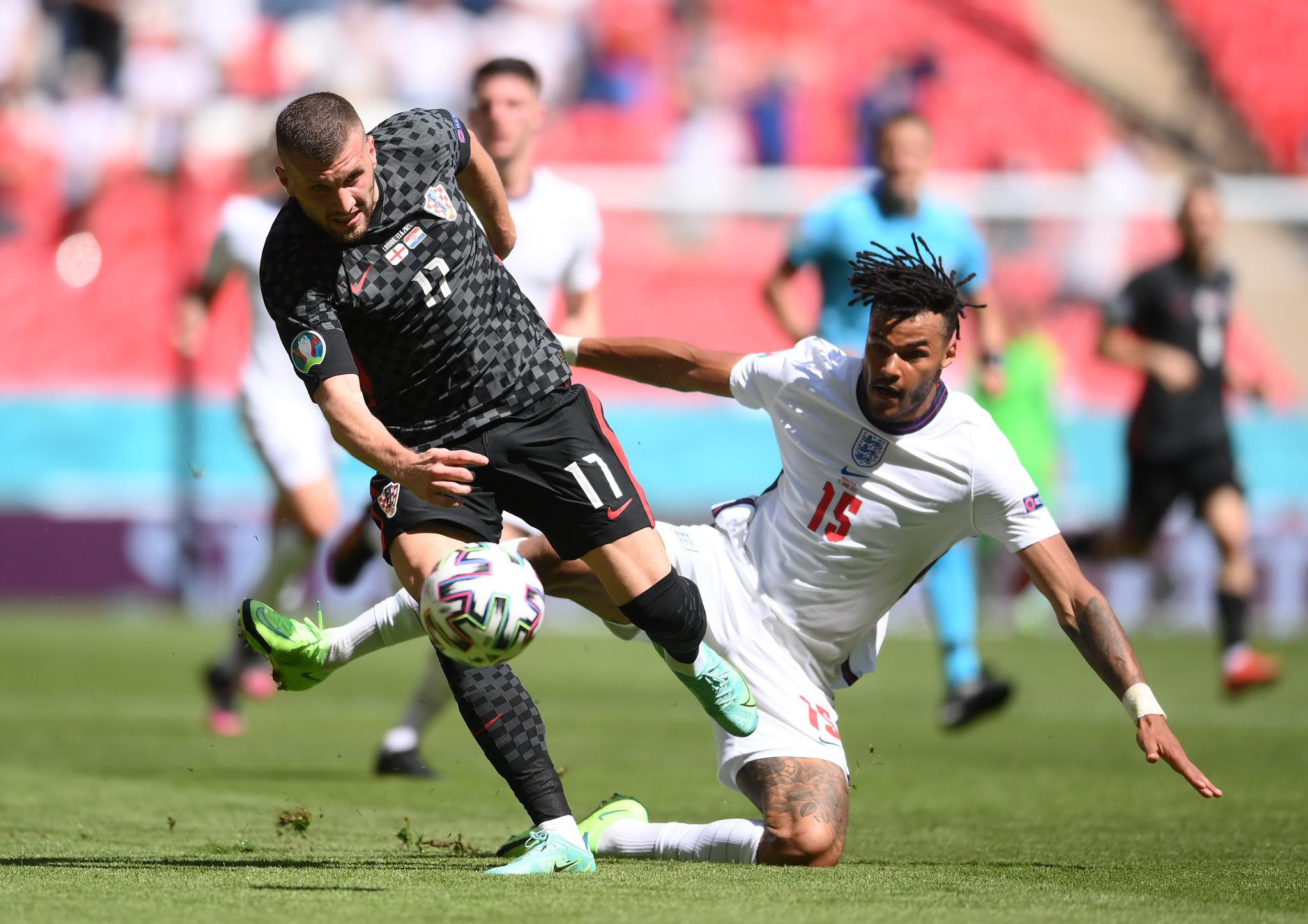 热门球队备战国际锦标赛,谁会胜出? 热门球队备战国际锦标赛,谁会胜出?