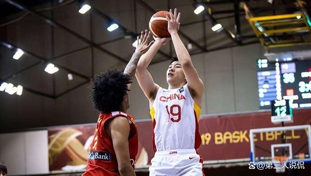 中国队锋线压制对手,攻势凌厉 中国队锋线压制对手,攻势凌厉