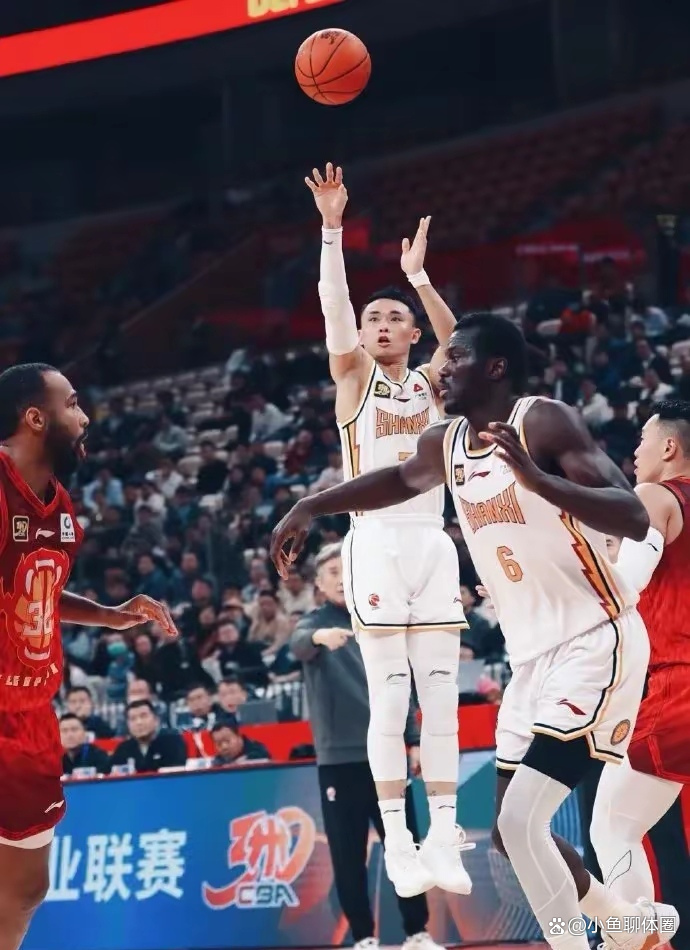 激烈角逐场面惊心动魄,CBA球员实力抢眼的简单介绍 激烈角逐场面惊心动魄,CBA球员实力抢眼的简单介绍