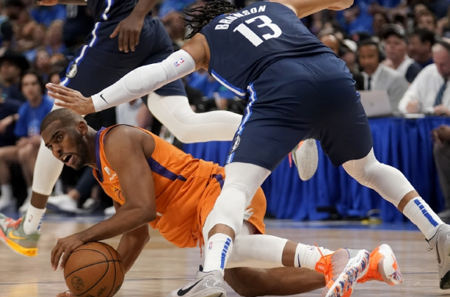 克里斯多夫-奥贝克帕表现不佳遭球迷质疑 克里斯多夫-奥贝克帕表现不佳遭球迷质疑