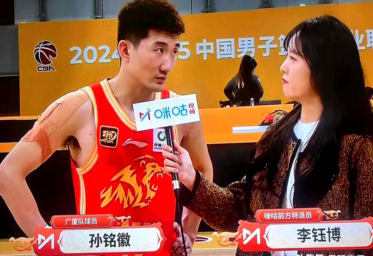 孙铭徽在比赛中表现出色,力助球队取得胜利 孙铭徽在比赛中表现出色,力助球队取得胜利