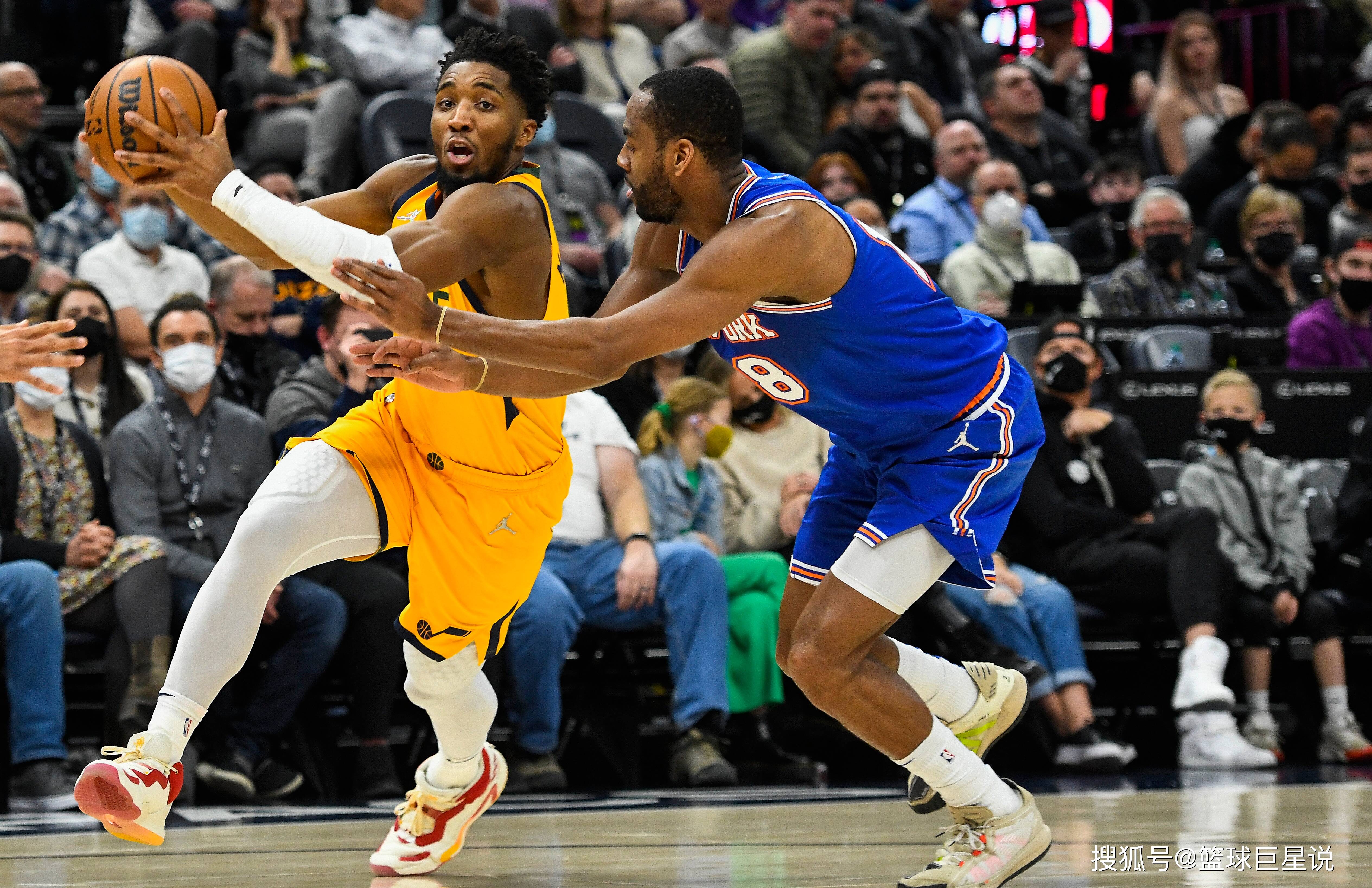 包含爵士逆转太阳,米切尔全场砍下32分稳坐得分王宝座的词条 包含爵士逆转太阳,米切尔全场砍下32分稳坐得分王宝座的词条