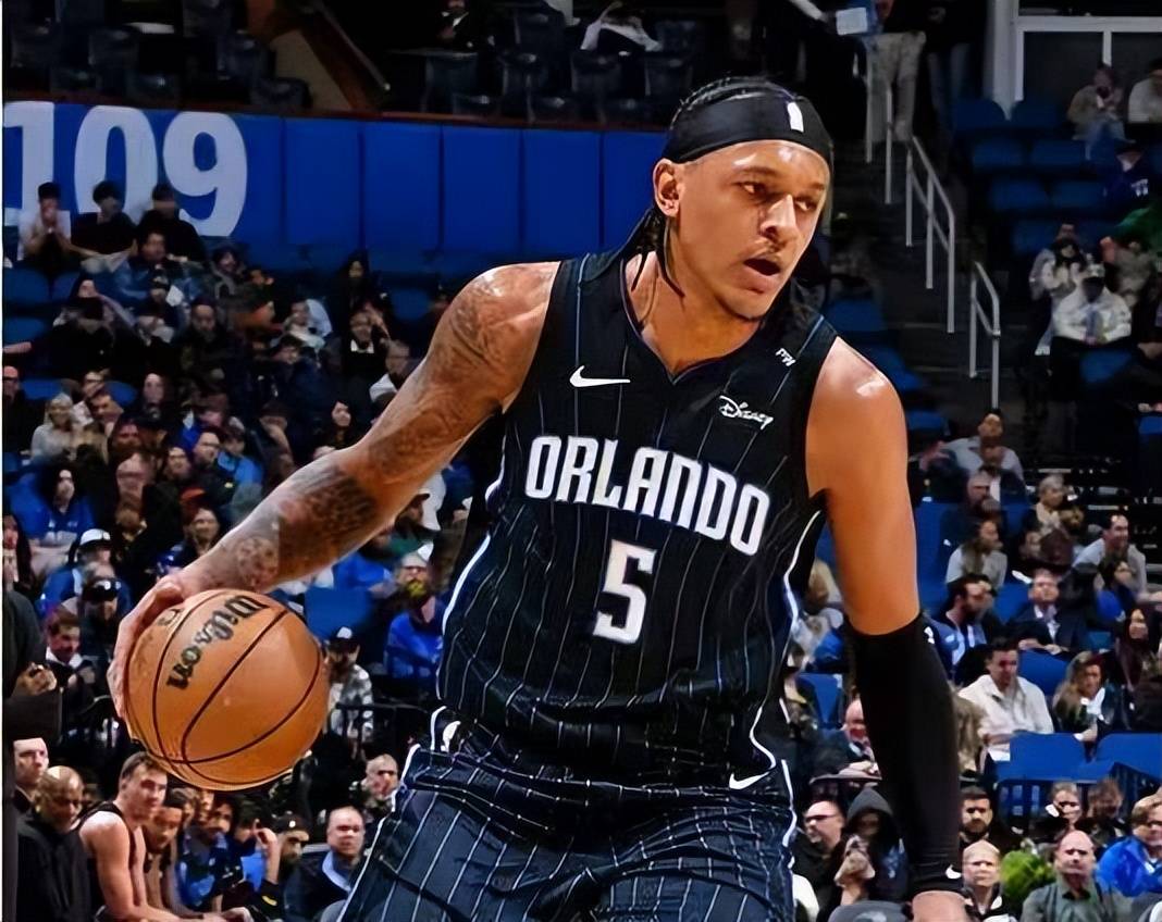 包含爵士逆转太阳,米切尔全场砍下32分稳坐得分王宝座的词条 包含爵士逆转太阳,米切尔全场砍下32分稳坐得分王宝座的词条