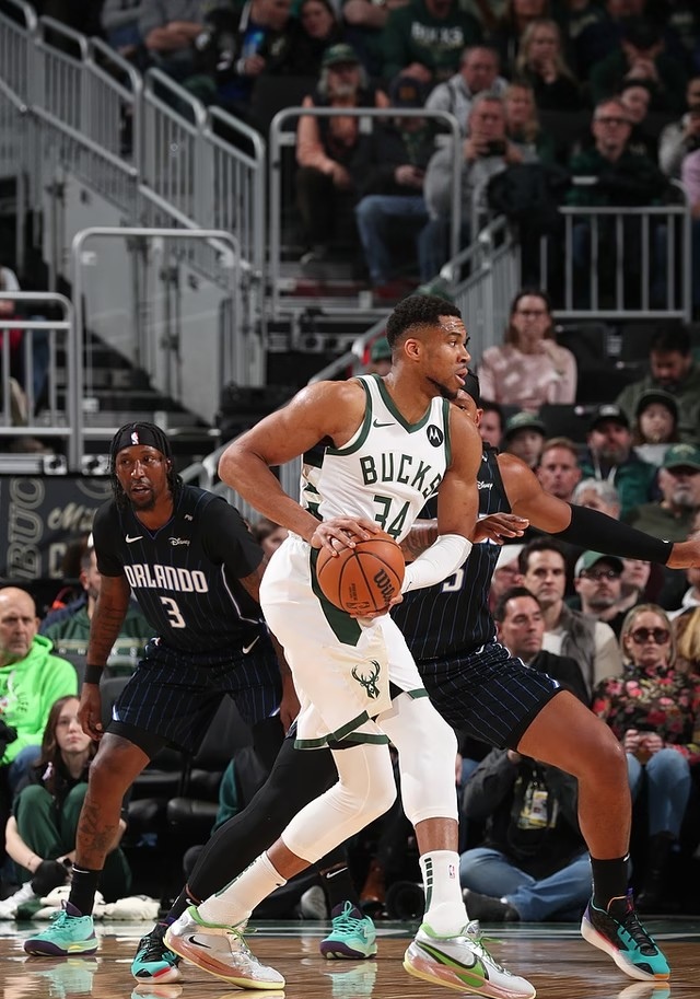 雄鹿主场连胜公牛2比1领先