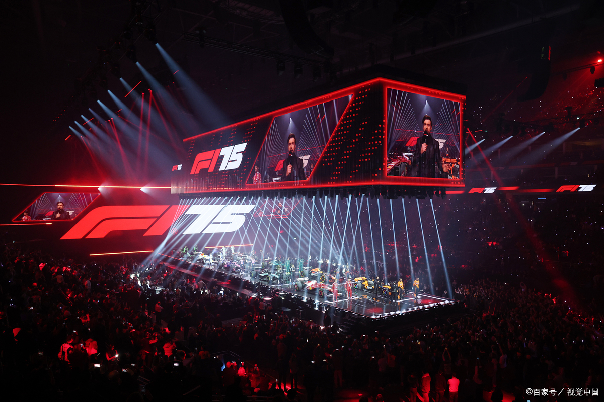 比赛场上，英雄豪杰竞技，全力以赴