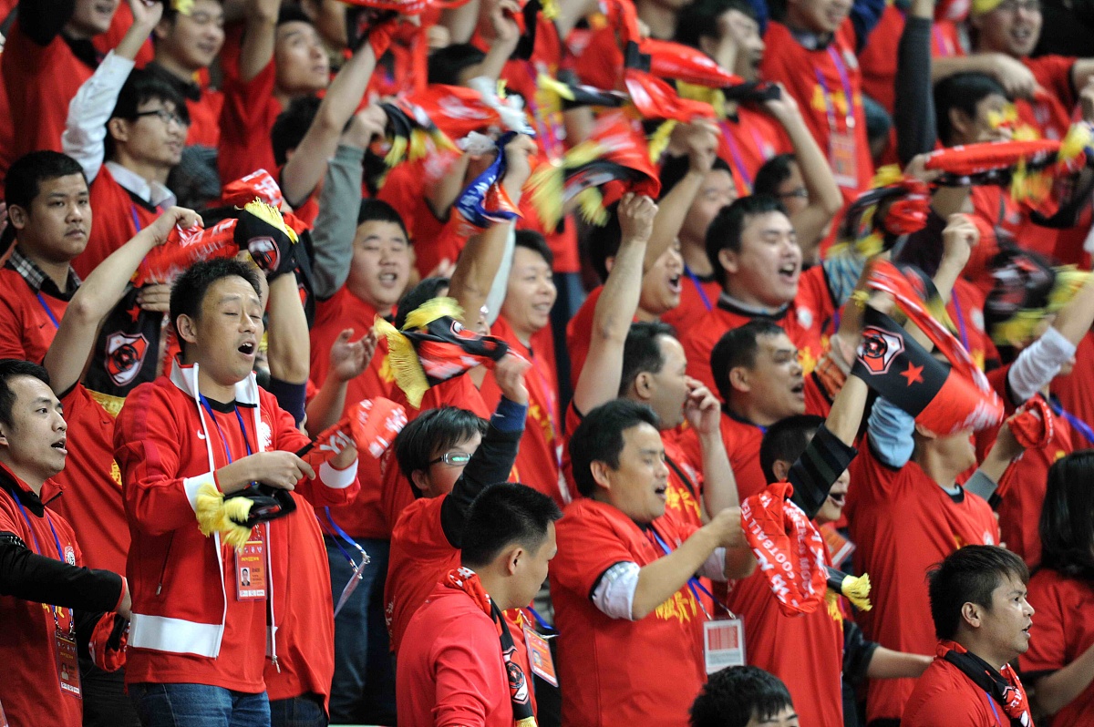 关于比赛过程波澜壮阔，双方队员展现出顽强拼搏的精神的信息