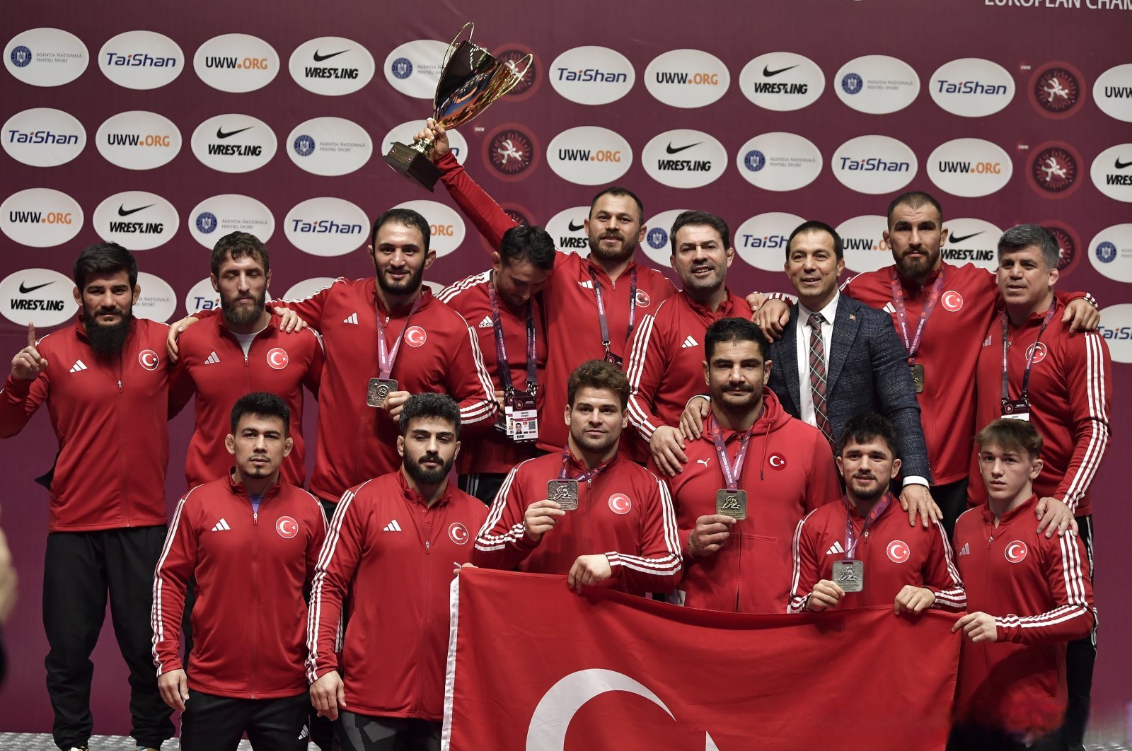 阿塞拜疆客场胜罗马尼亚，登顶小组积分榜的简单介绍