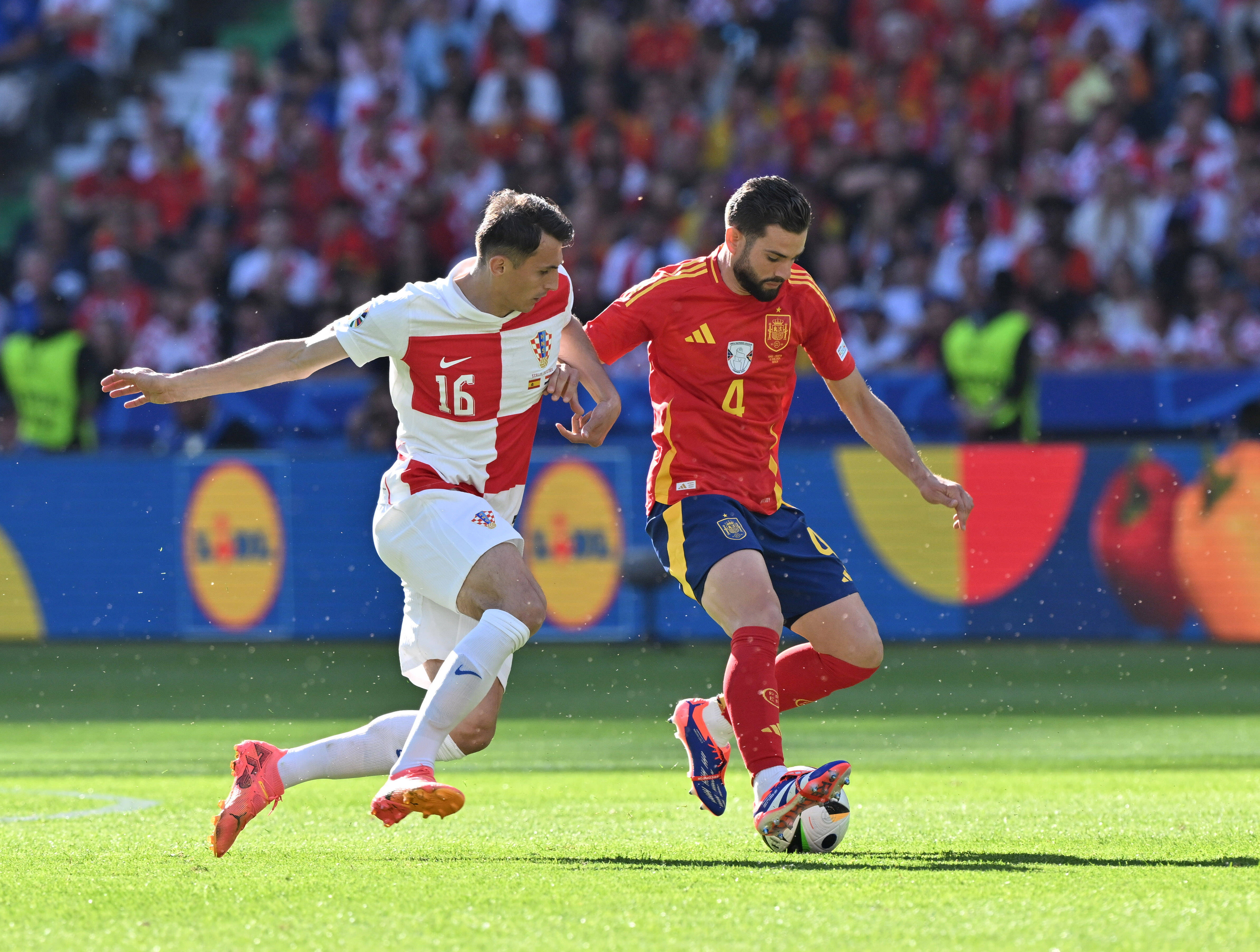 西班牙队在比赛中表现火爆，成为焦点