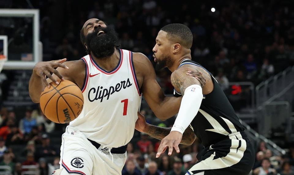 关于火箭战胜雄鹿：哈登的三分在关键时刻决胜负的信息