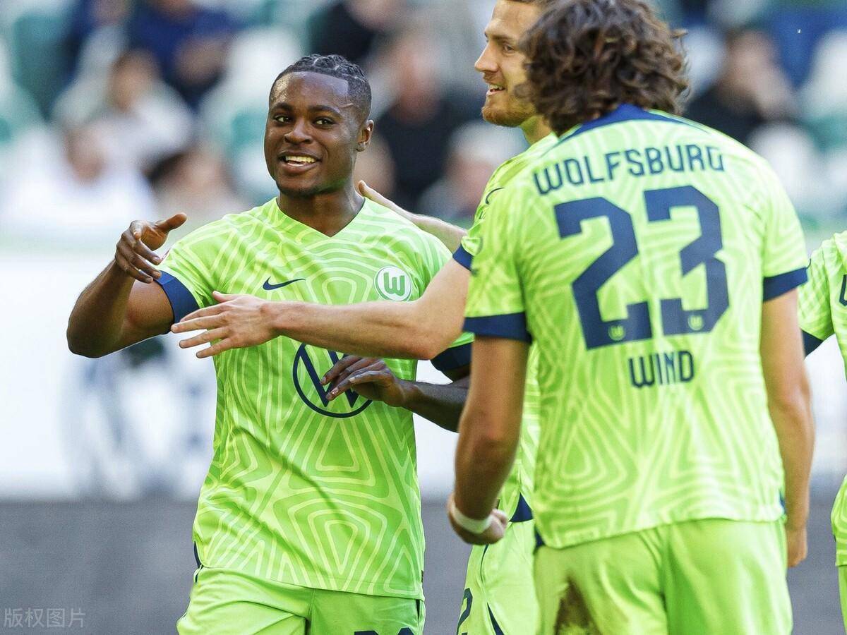 关于沃尔夫斯堡队士气高昂，冲刺联赛前列的信息