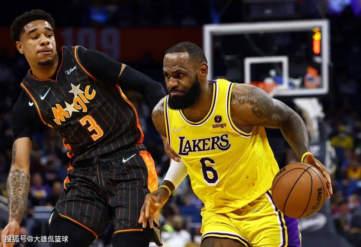 黄蜂低迷不振，连续两场惨败令球队陷入泥潭的简单介绍